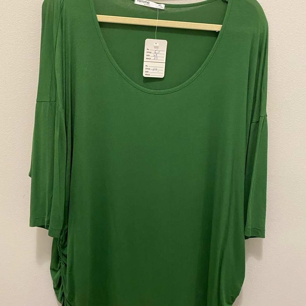 NWT Femme Ladies Green Blouse Size XL Scoop Neck, Gathered sides. - Picture 2 of 11
